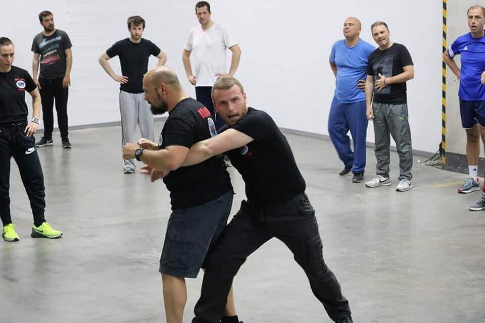 krav maga bearhug